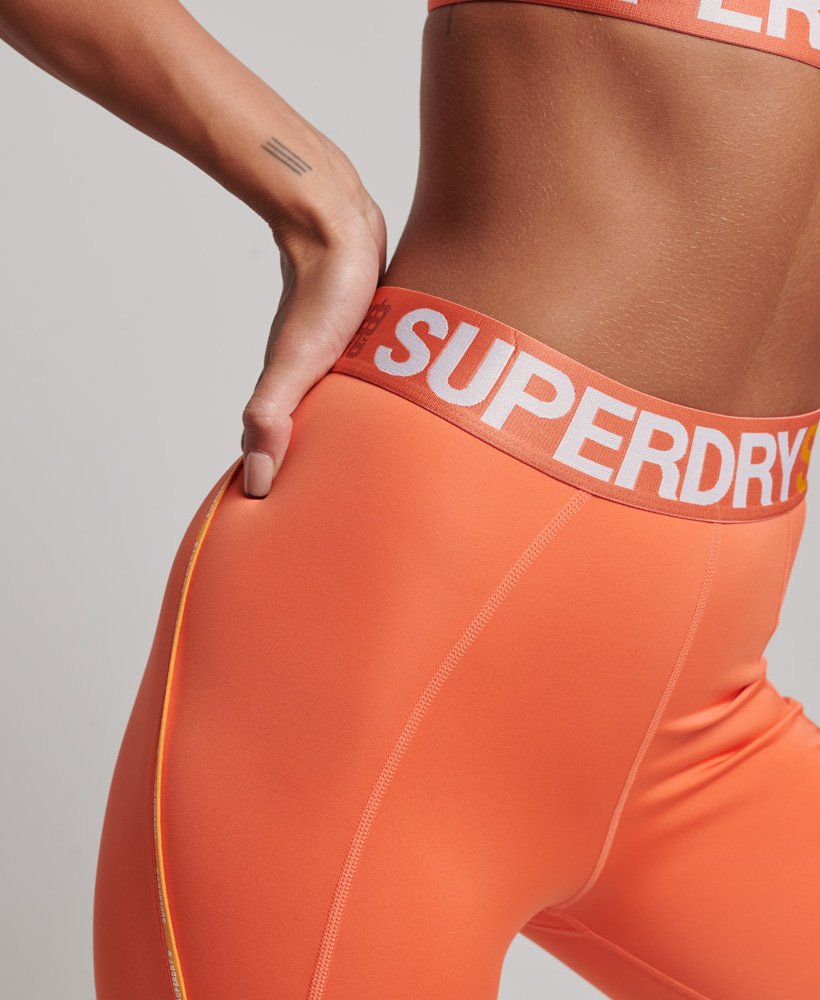 calça legging elástica justa da marca train na cor cali coral.