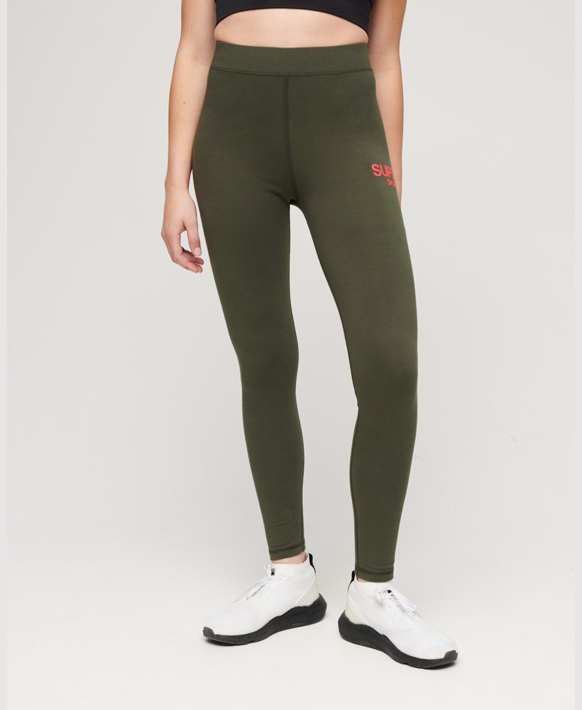calça legging de cintura alta core sports na cor verde musgo escuro.