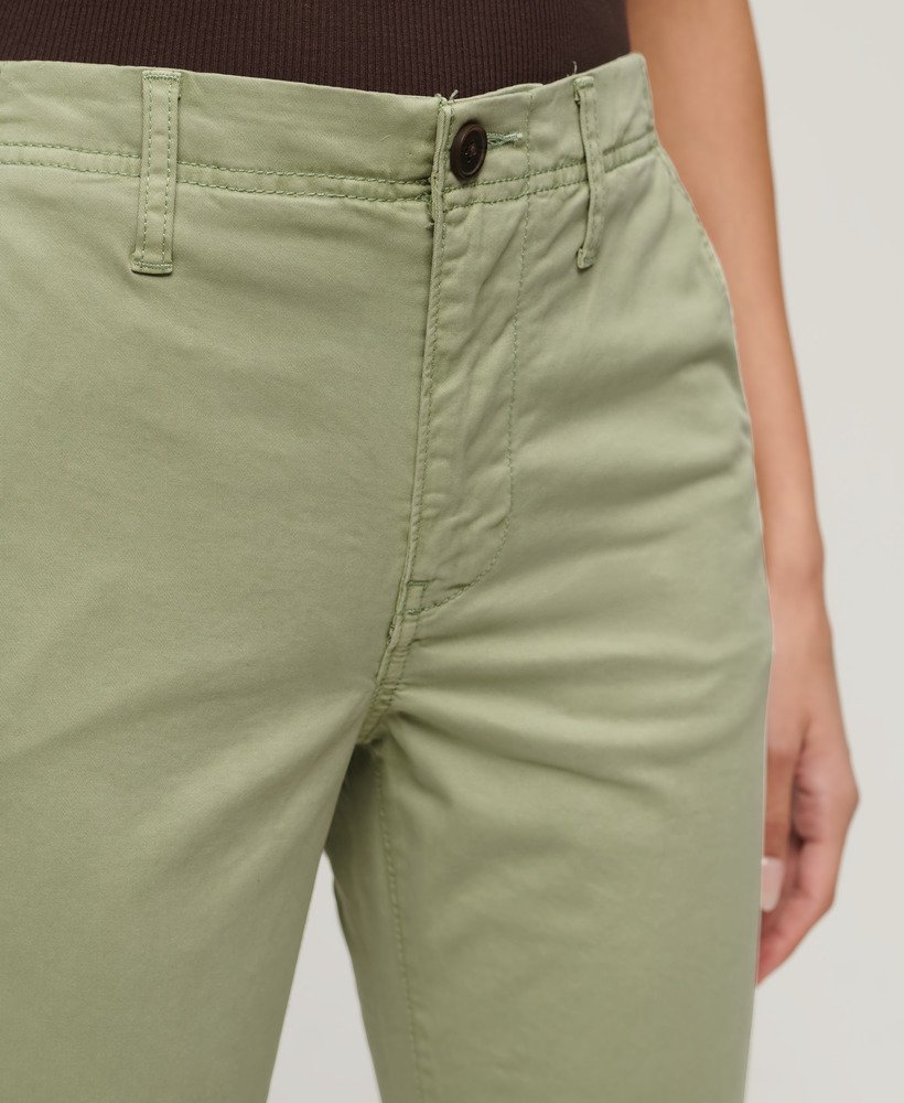 calças chino de cintura média em verde menta acinzentado