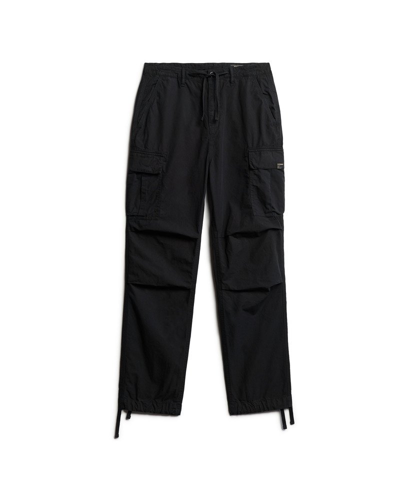 calça cargo para de cintura baixa na cor preta.