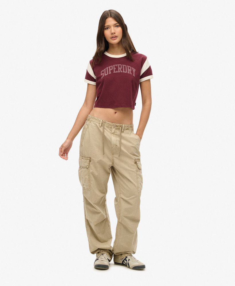 calça cargo para de cintura baixa em tom marrom taupe lavado