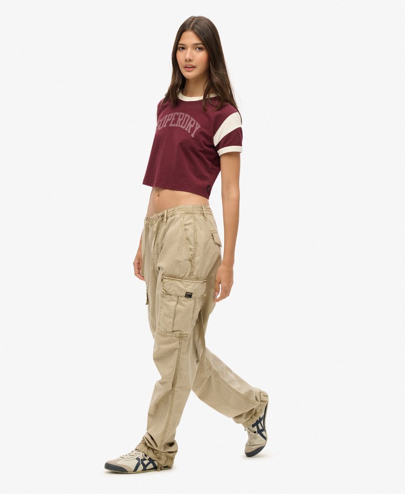 calça cargo para de cintura baixa em tom marrom taupe lavado