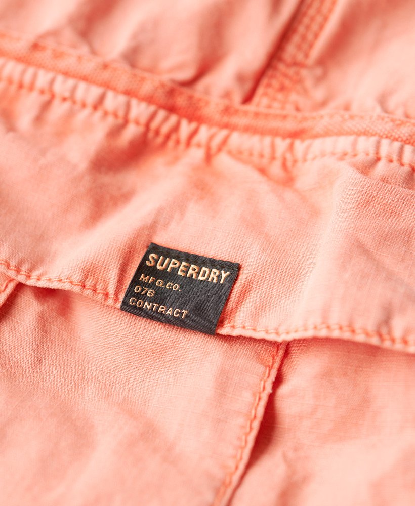 calça cargo para de cintura baixa na cor terracota.