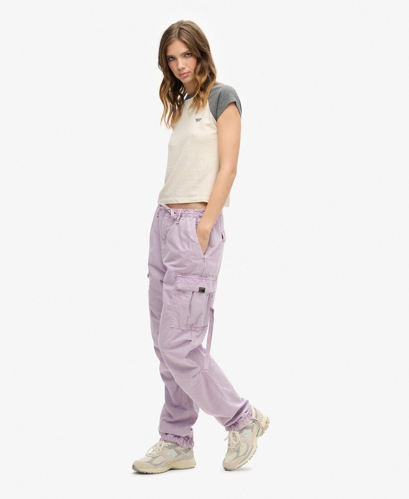 calça cargo para de cintura baixa em lilás suave