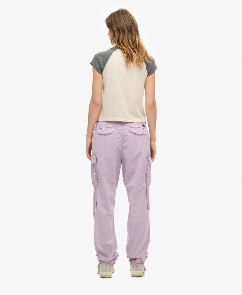 calça cargo para de cintura baixa em lilás suave