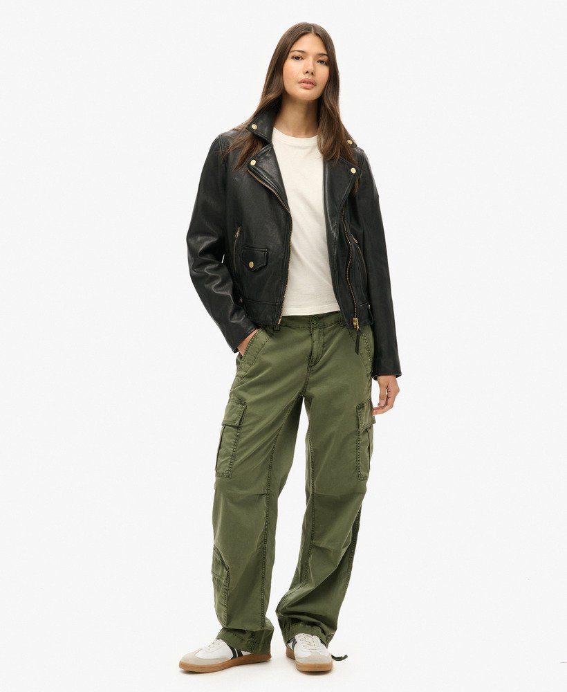 calça cargo reta de cintura baixa na cor verde tomilho