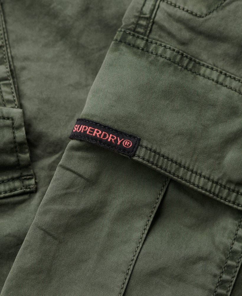 calça cargo reta de cintura baixa na cor verde tomilho