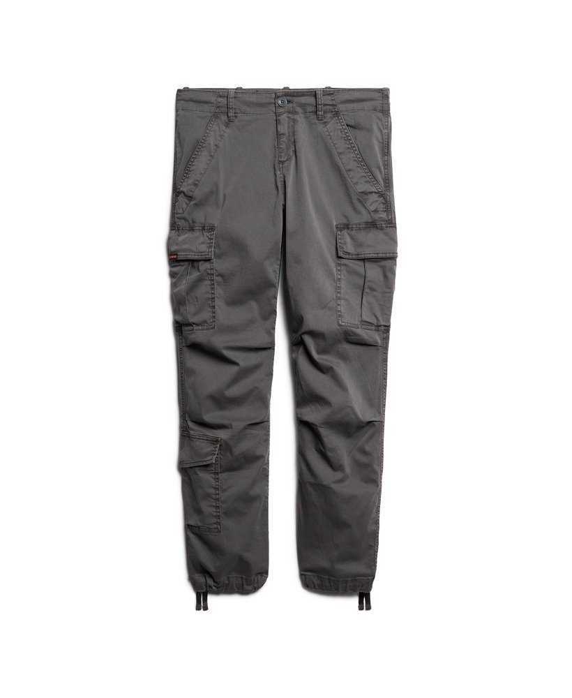 calça cargo reta de cintura baixa na cor cinza asfalto