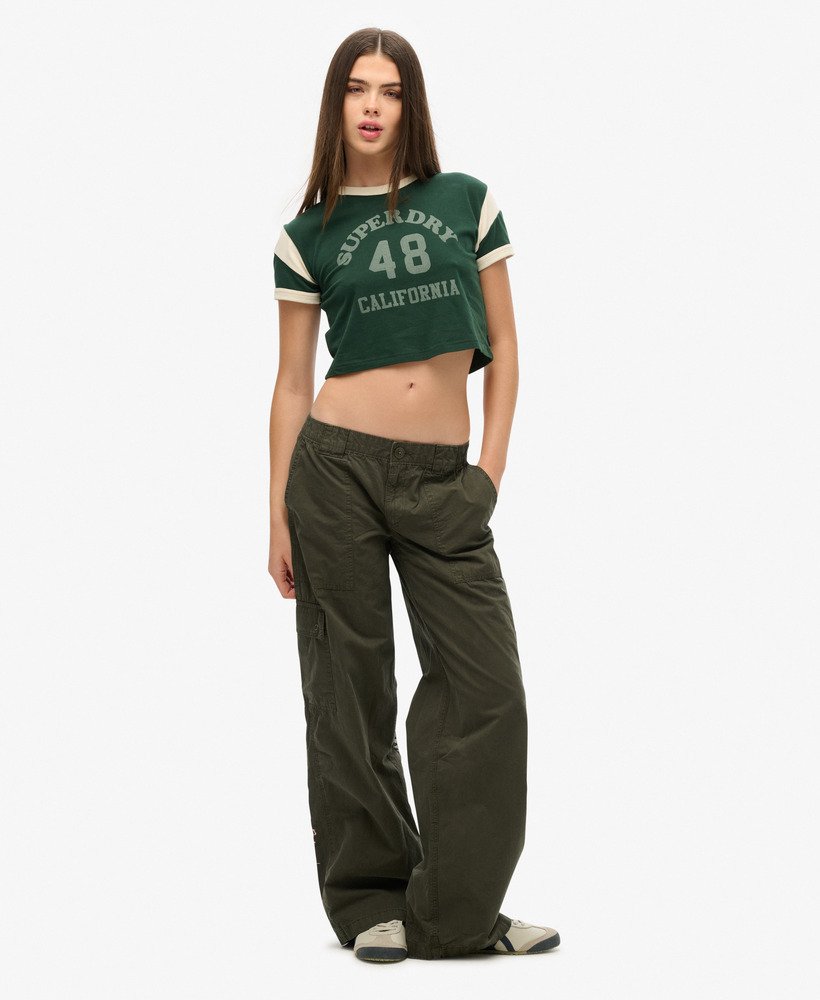 calça cargo bordada de cintura baixa na cor verde oliva da surplus goods