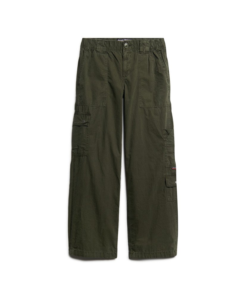 calça cargo bordada de cintura baixa na cor verde oliva da surplus goods
