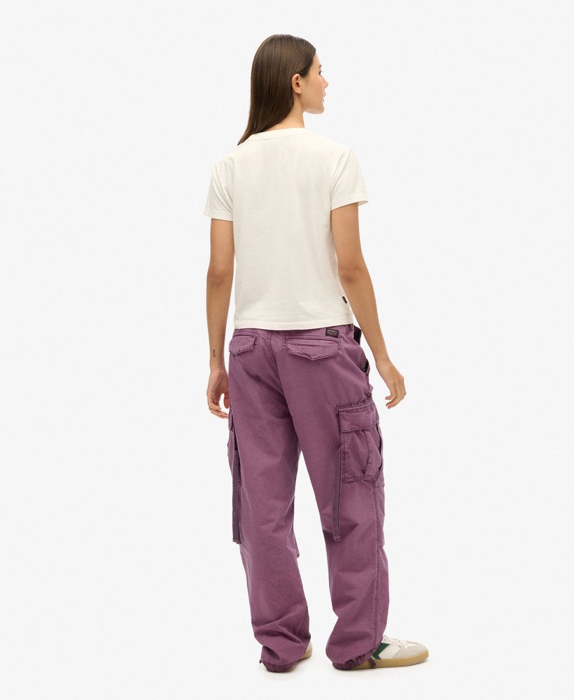 calça cargo de cintura baixa estilo paraquedas na cor berry conserve
