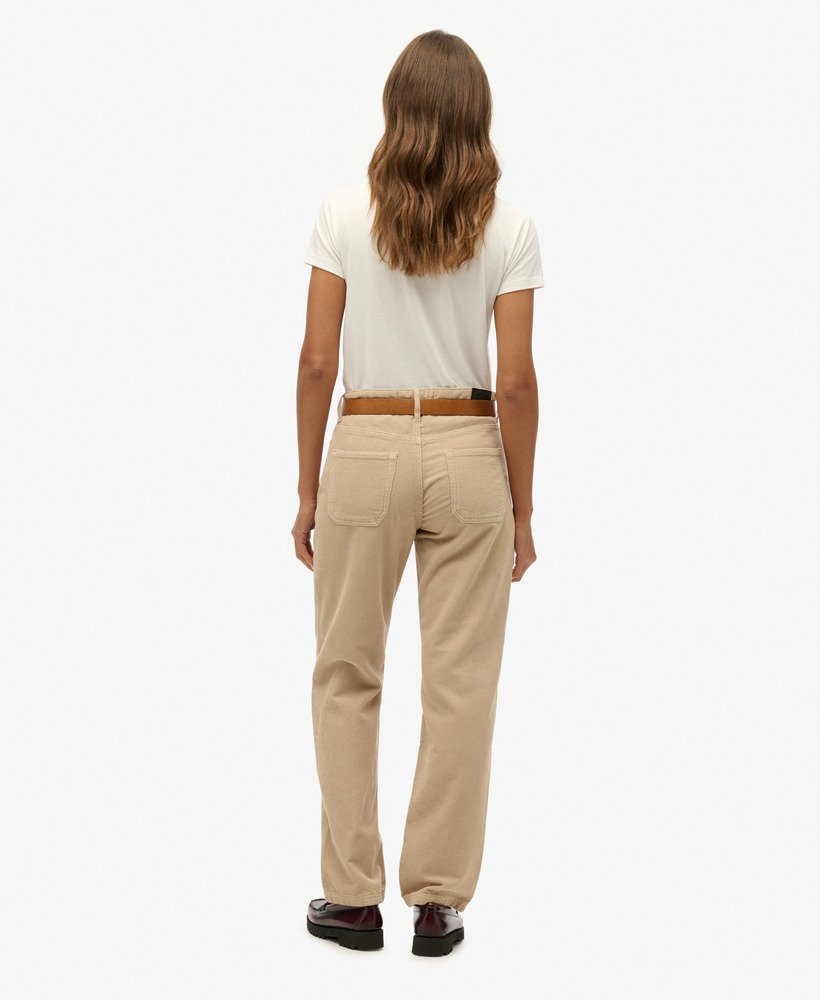calça de veludo cotelê de perna reta na cor bege peyote