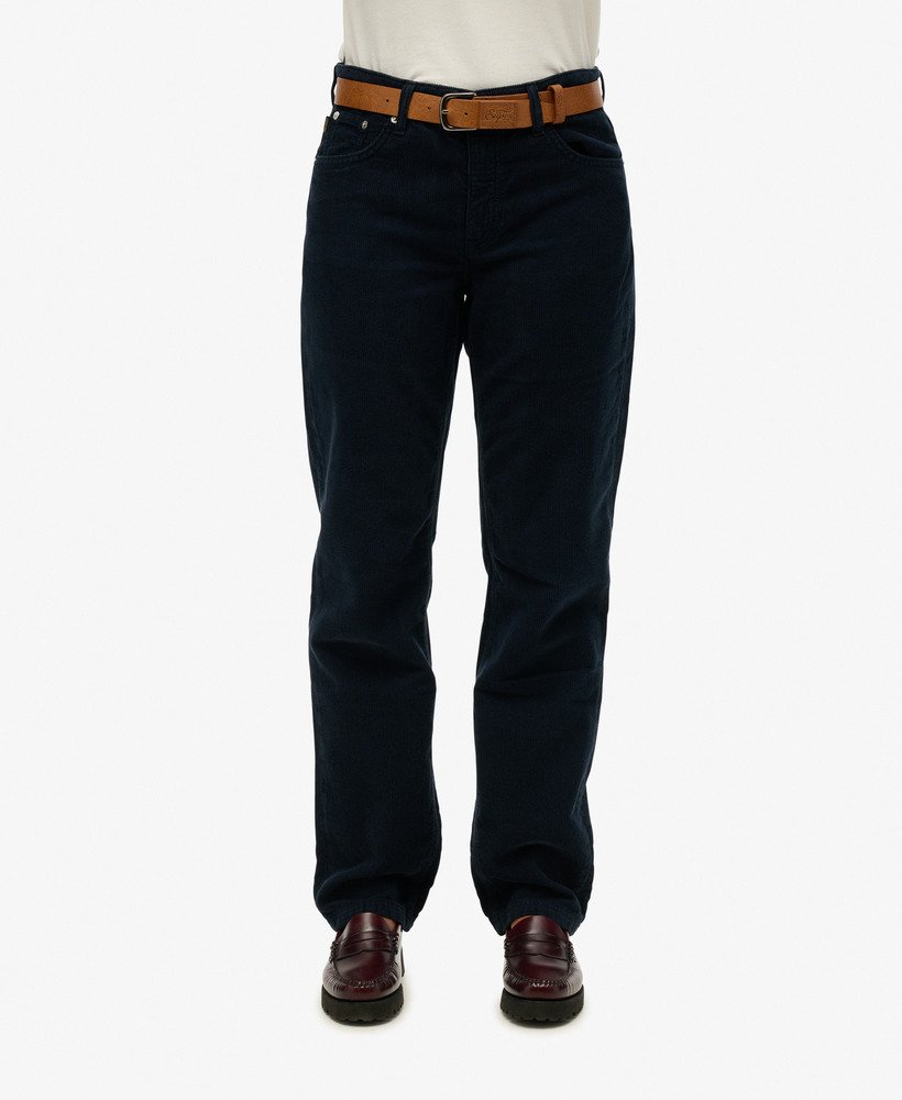 calça reta de veludo cotelê na cor azul marinho.