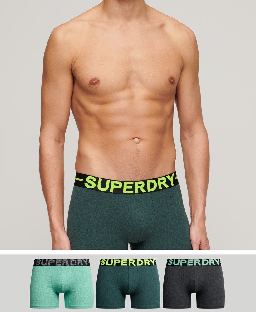 pacote com três cuecas boxer de algodão orgânico nas cores preto mesclado verde mesclado e verde fresco mesclado.